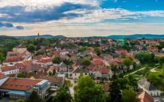 房子赠予和买卖过户手续费哪个高？